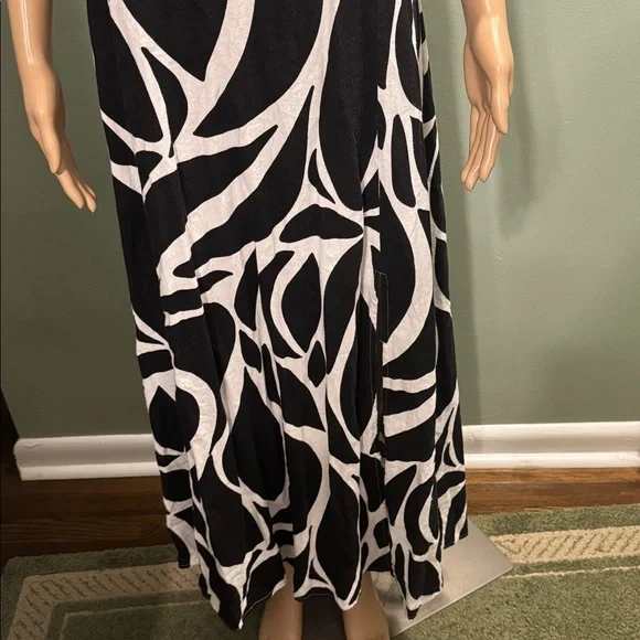 Black and White open back Maxi Dress size XL - Picture 4 of 6